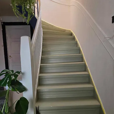 公寓 Charming House With Parking