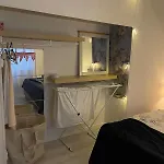 Charming House With Parking Апартаменты *